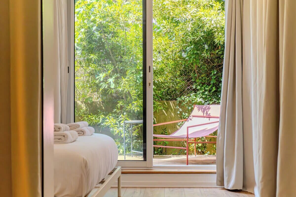 1 slaapkamer, een strijkplank/strijkijzer, wifi, beddengoed