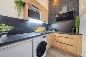 Fridge, microwave, oven, stovetop