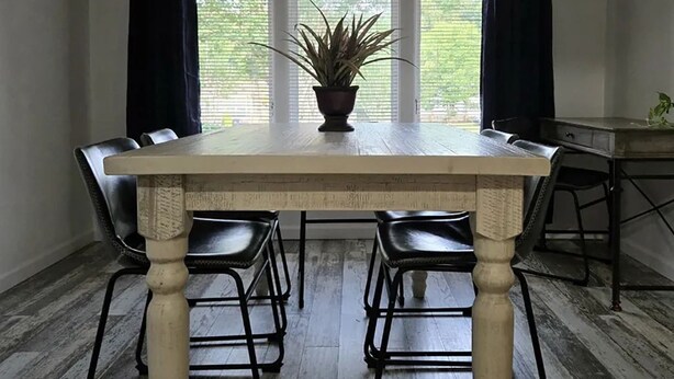 A dining table with four chairs, a potted plant, and a window with curtains. - Great home minutes from Fort Jackson (Columbia)