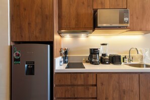 Estúdio conforto, 1 cama King e sofá-cama, banheiro privativo | Cozinha privada | Geladeira grande, micro-ondas, cafeteira/chaleira, liquidificador