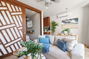 Superior Apartment | Living room | 43-inch Smart TV with digital channels - Paravian by Casago (Playa del Carmen)