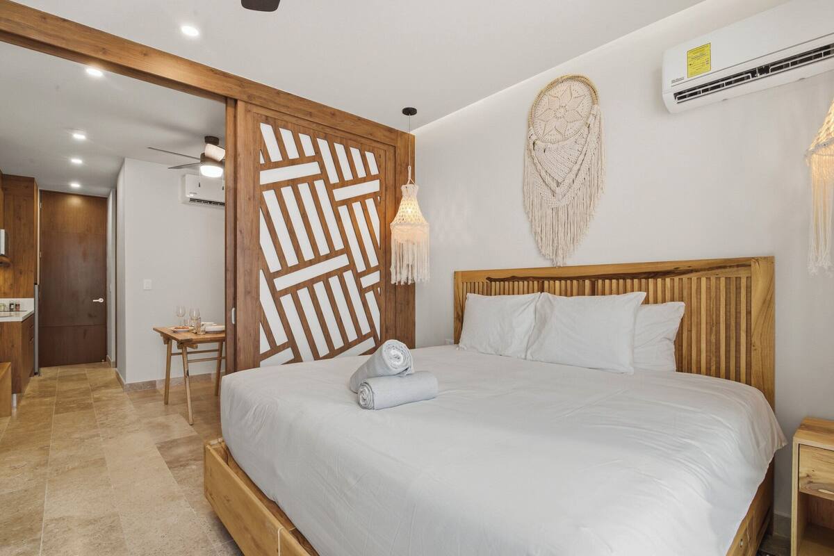 Comfort Apartment | In-room safe, individually decorated, individually furnished