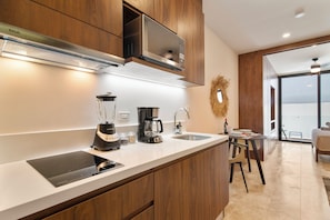Comfort Studio, 1 King Bed with Sofa bed | Private kitchen | Full-sized fridge, microwave, coffee/tea maker, blender