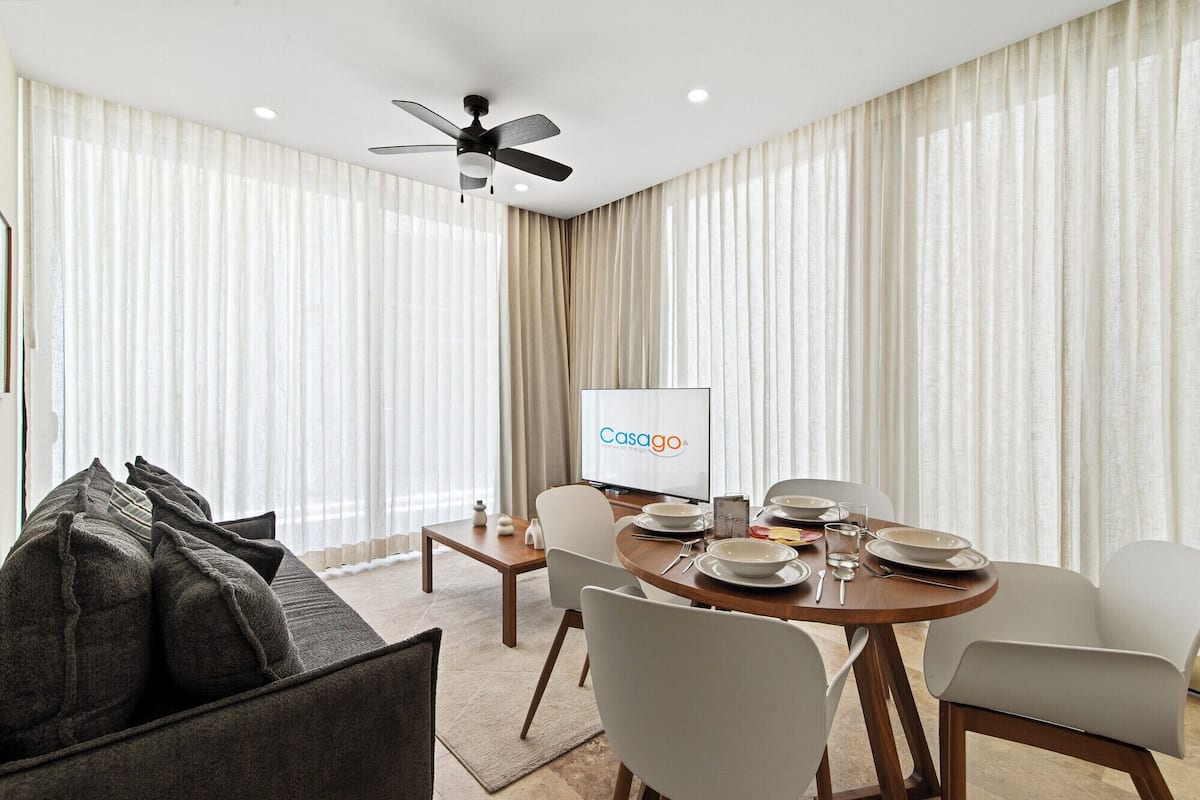 Deluxe Apartment | Dining room