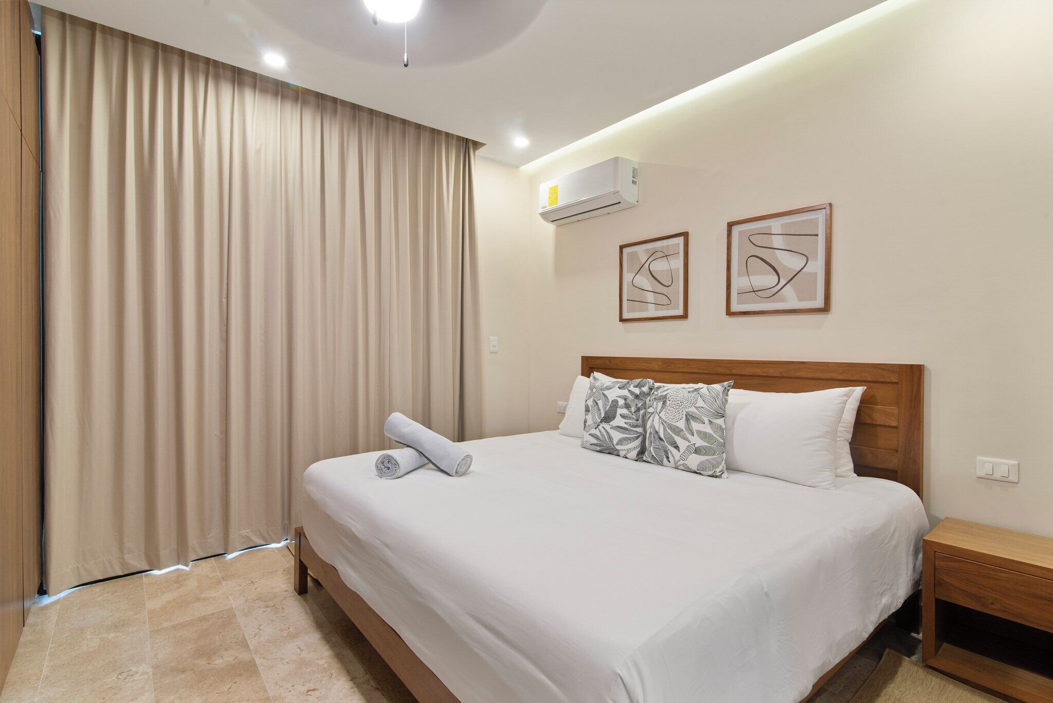 Comfort Studio, 1 King Bed with Sofa bed | Individually decorated, individually furnished, blackout drapes