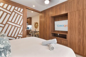 Estudio Confort, 1 cama King size y sofÔ cama | Caja de seguridad en la habitación y decoración personalizada