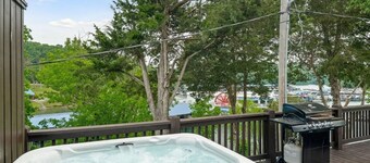 1 Bedroom Anchor Cottage 2 - One bedroom, one murphy bed, one sleeper sofa, with kitchenette