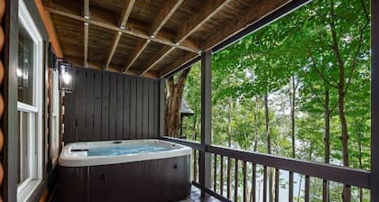 12 Person Whispering Oak Lodge 14 - 2 Floors, 3 Bedrooms, Full kitchen