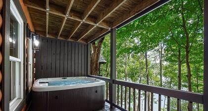 12 Person Rustling Pine Lodge 15 - 2 Floors, 3 Bedrooms, Full kitchen