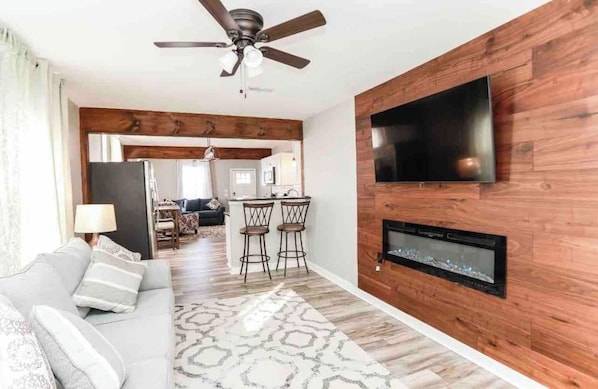 TV, fireplace