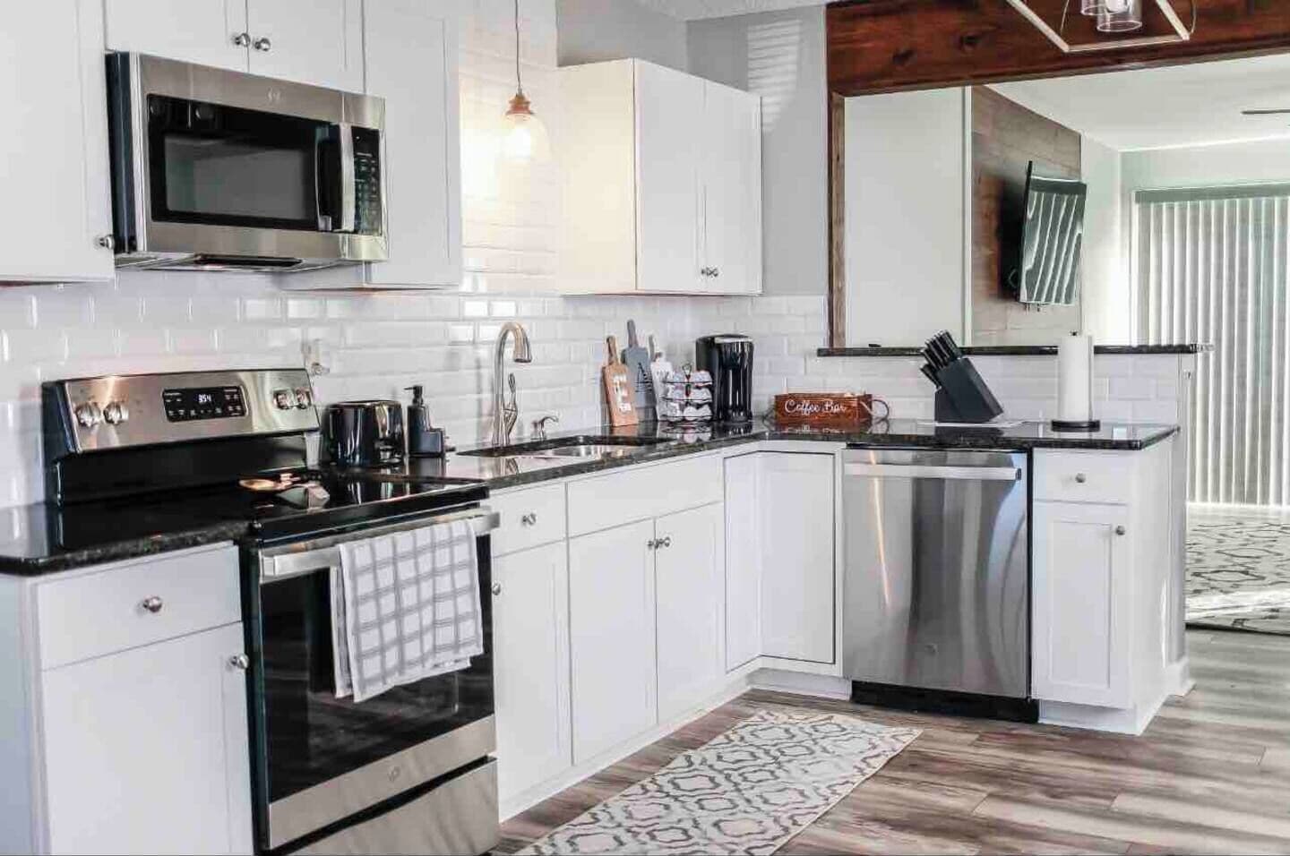 冰箱、微波炉、烤箱、炉灶