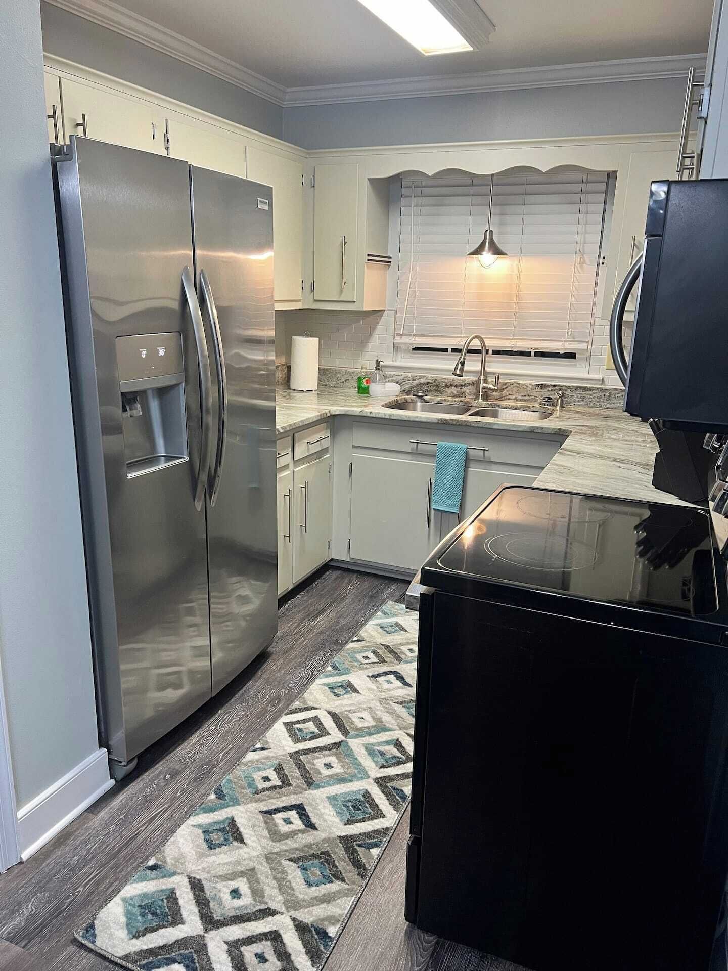 Microwave, stovetop, dishwasher, coffee/tea maker