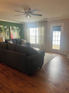 Televisión, oficina