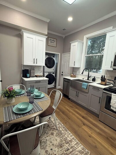 Cozy Condo Near Portsmouth Naval