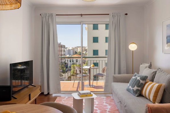TV - Modern apartment with balcony – Madalenas III (Funchal)