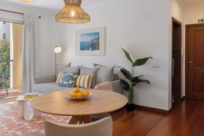 TV - Modern apartment with balcony – Madalenas III (Funchal)