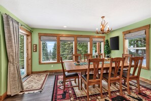 Dining - Elevated Escape – Schweitzer Mountain (Sandpoint)