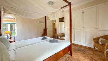 4 bedrooms, travel crib, free WiFi