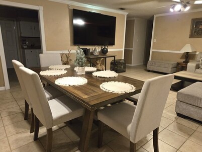 Cheerful 3-bedroom home with WiFi and Driveway
