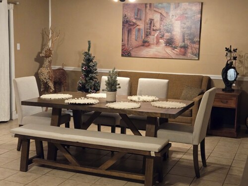 Cheerful 3-bedroom home with WiFi and Driveway