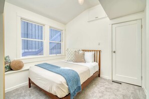 2 bedrooms, iron/ironing board, travel cot, WiFi