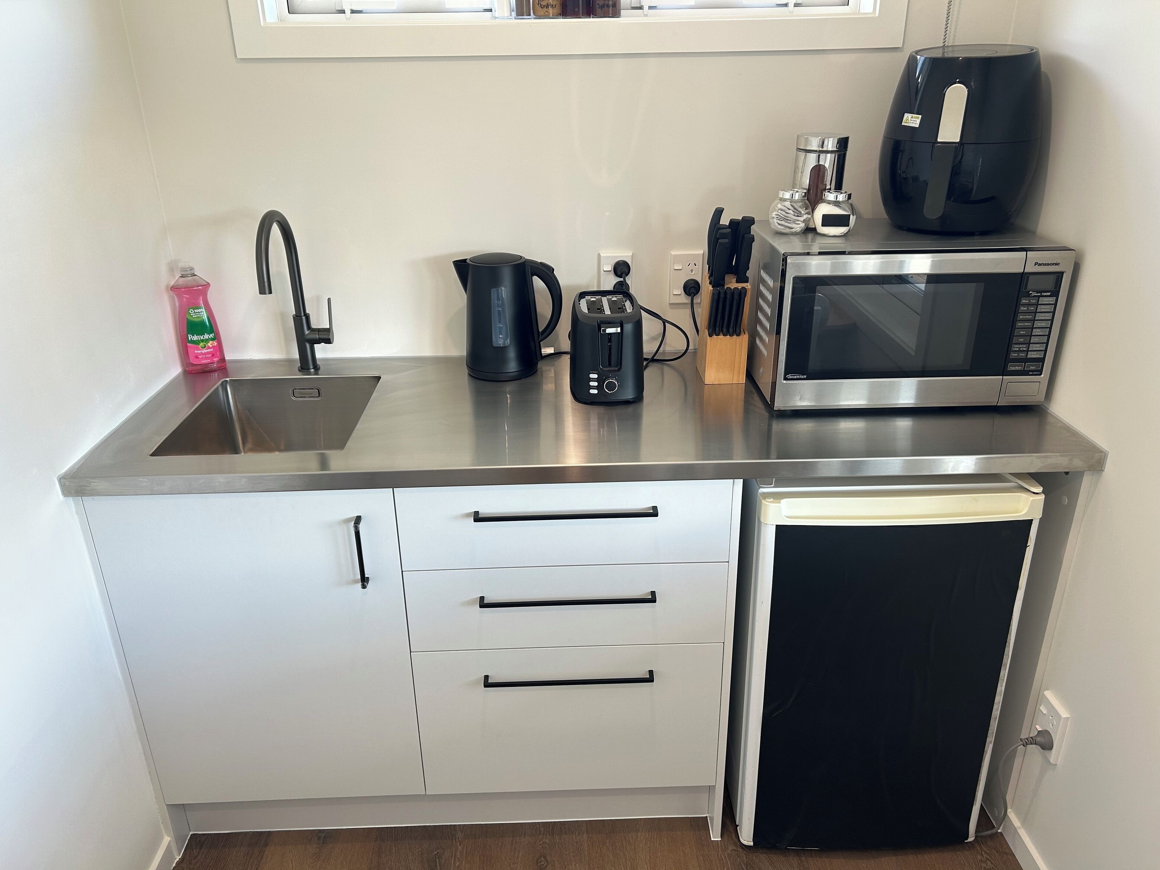 Fridge, microwave, coffee/tea maker, electric kettle