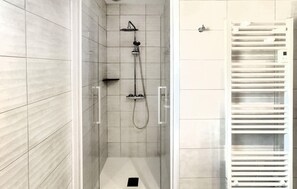 Shower - Awesome home in TALMONT SAINT HILAIRE with WiFi (TALMONT SAINT HILAIRE)