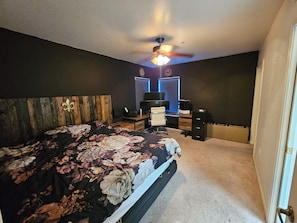 2 bedrooms, in-room safe, desk, iron/ironing board