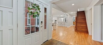 Spacious 6- Bedroom Beautifully Updated Farmhouse Convenient Private Yard Arcade