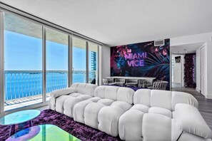 TV connectée, table de tennis de table