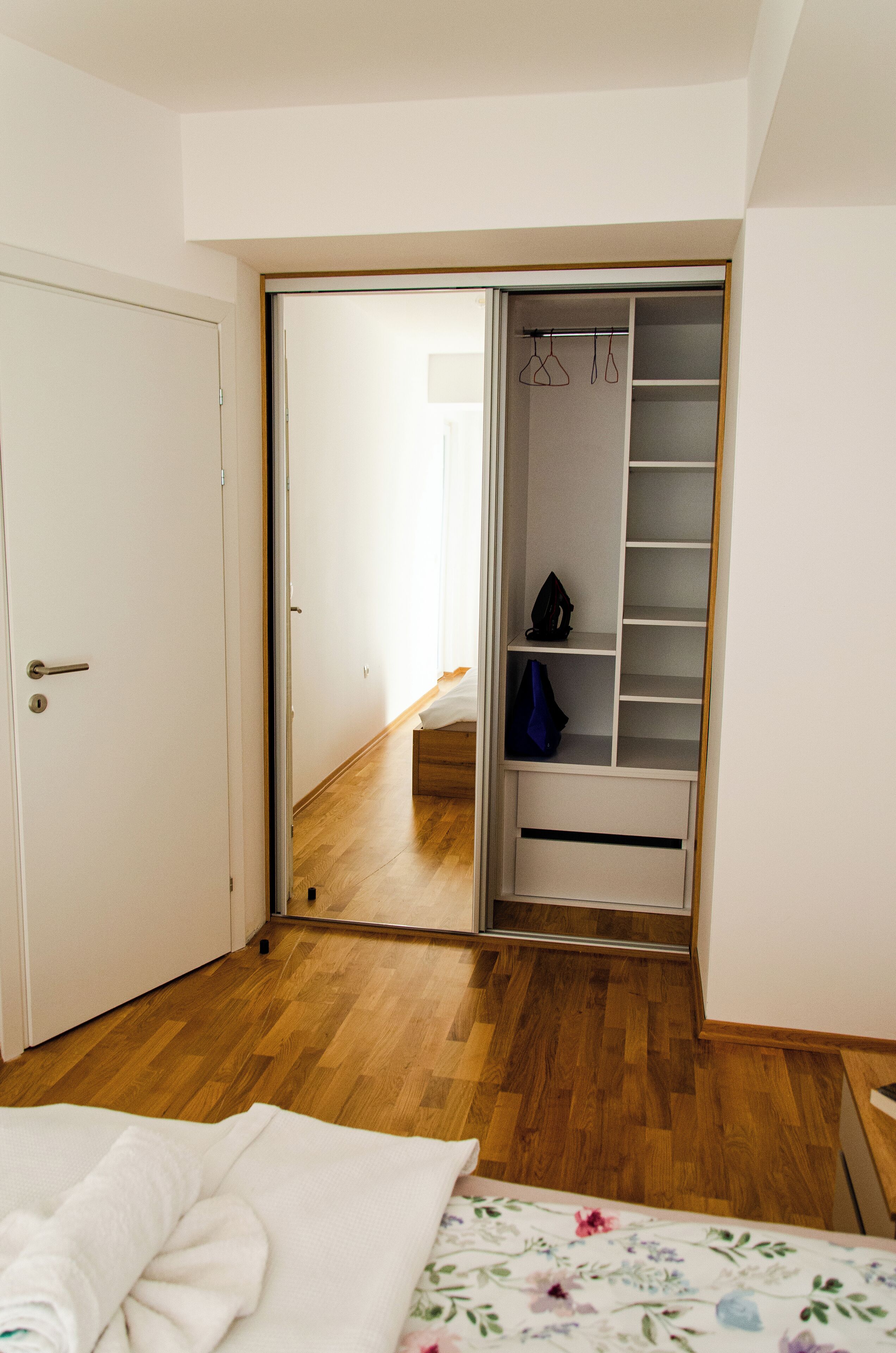 1 bedroom, iron/ironing board, internet, bed sheets