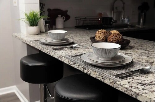 Modern Oasis, 20 minutes from Downtown