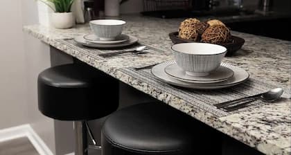 Modern Oasis, 20 minutes from Downtown