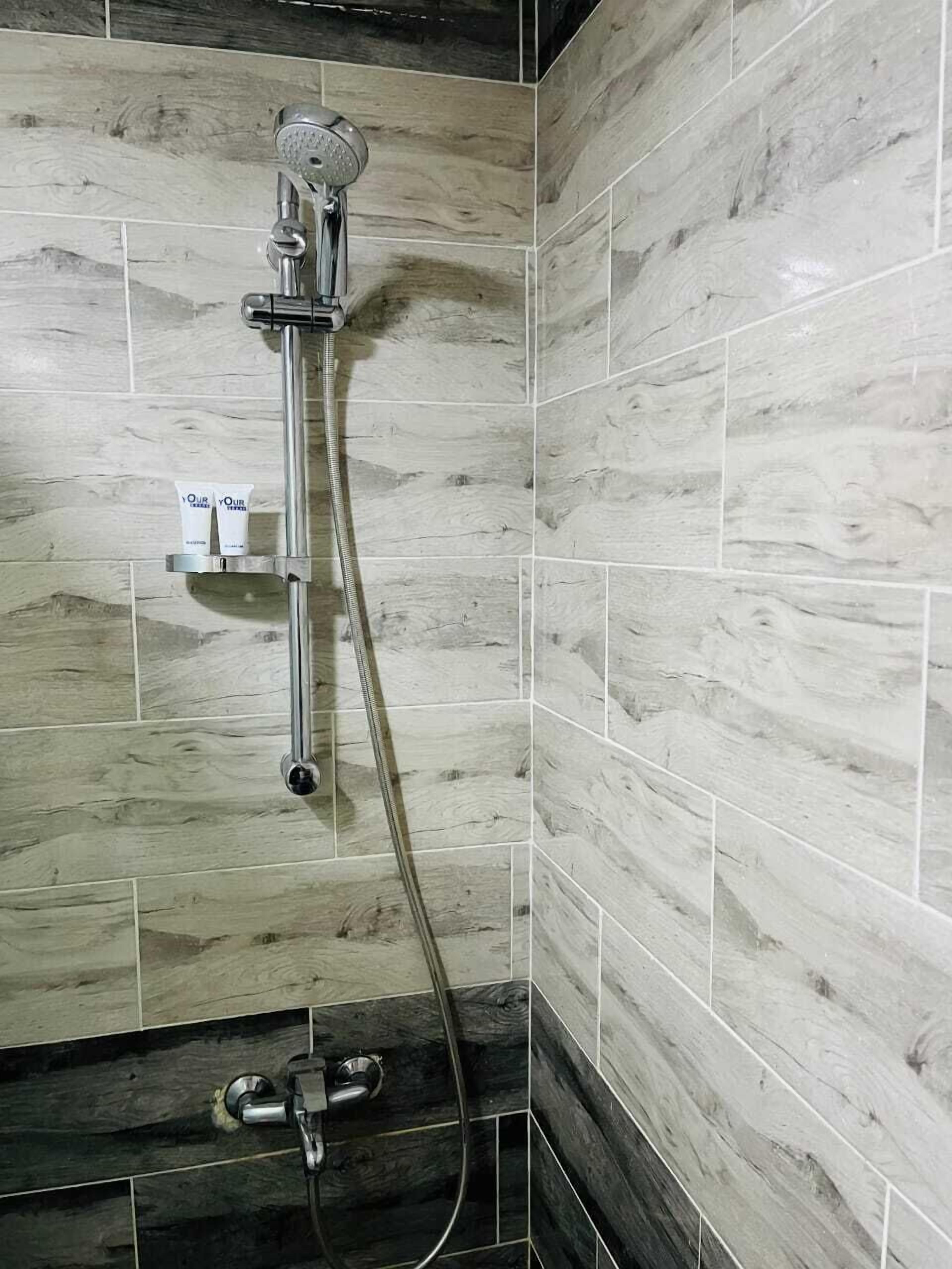 Dusche, Handtücher, Seife, Shampoo