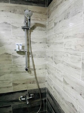 تجهيزات دش، مناشف، صابون، شامبو