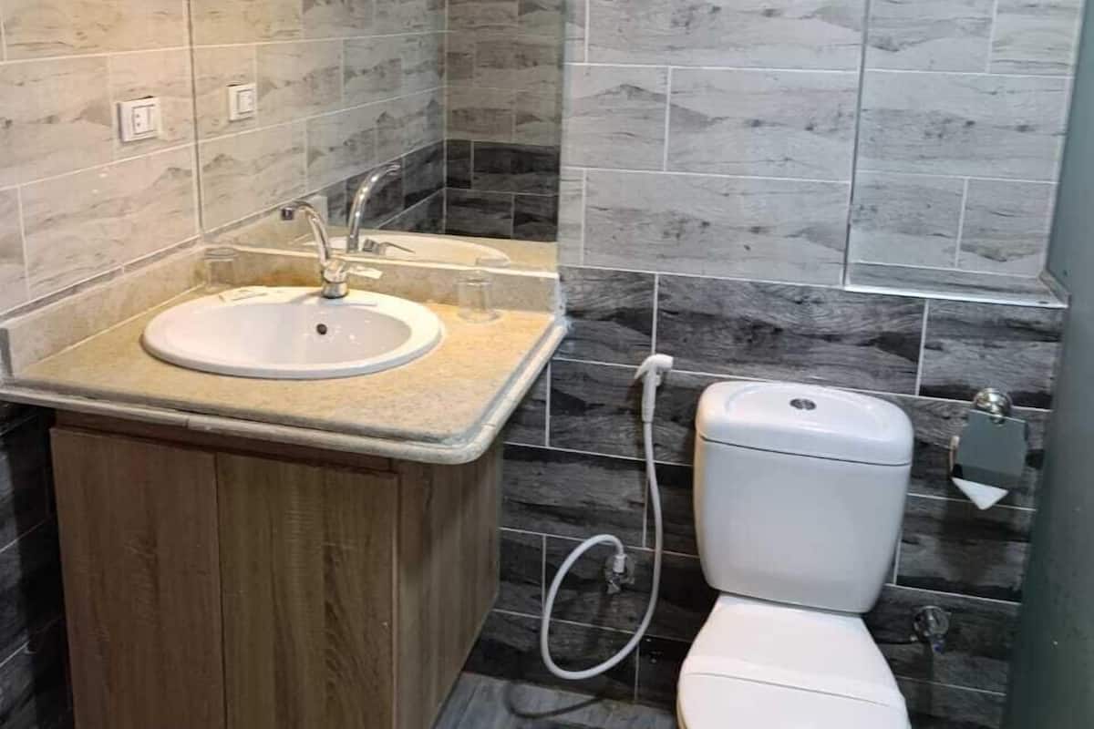 Shower, towels, soap, shampoo