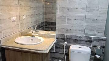 샤워 시설, 타월, 비누, 샴푸