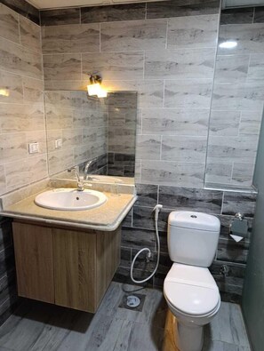 샤워 시설, 타월, 비누, 샴푸