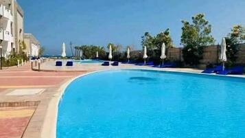 4 개의 야외 수영장