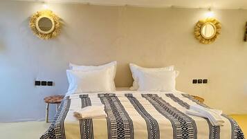 Premium bedding, free cribs/infant beds, free WiFi, bed sheets