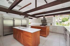 Réfrigérateur, lave-vaisselle, distributeur de glaçons