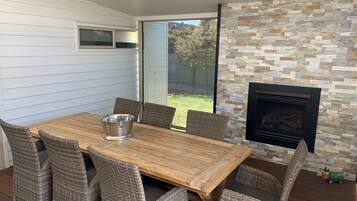 تناول الطعام بالخارج