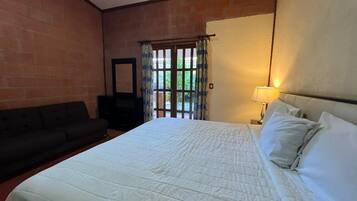 Silitysrauta/-lauta, Wi-Fi, vuodevaatteet