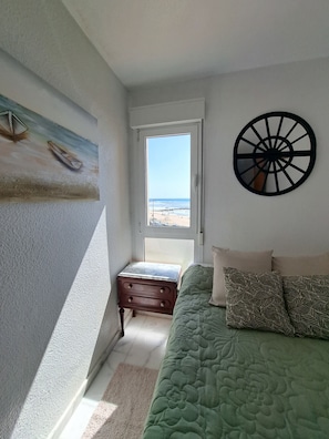 3 soverom, strykejern/-brett, internettilgang og sengetøy