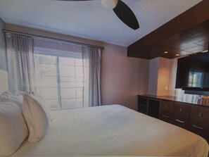 مكواة/لوح كي وخدمة الإنترنت وملاءات أسرّة