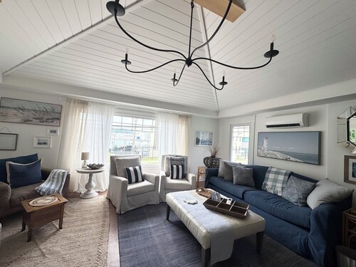 Harbour side charmer , close to everything!