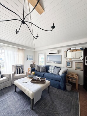 Smart TV - Harbour side charmer , close to everything! (Dartmouth)