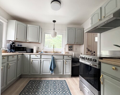 Harbour side charmer , close to everything!