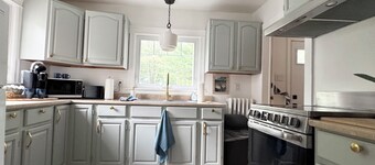 Harbour side charmer , close to everything!