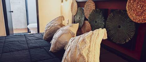 1 bedroom, desk, WiFi, bed sheets